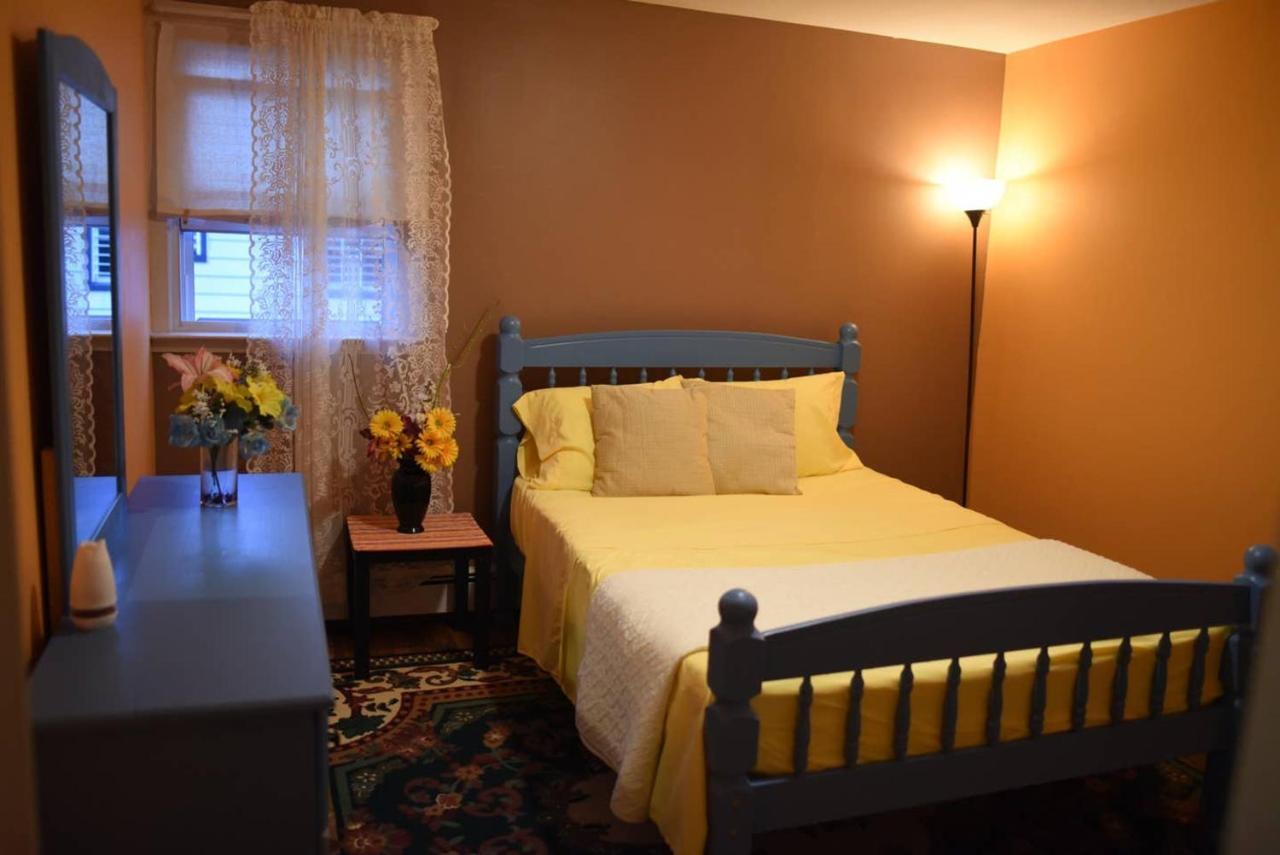 Beautiful Near Jfk And Close To Laguardia Airports Habitación en casa particular *